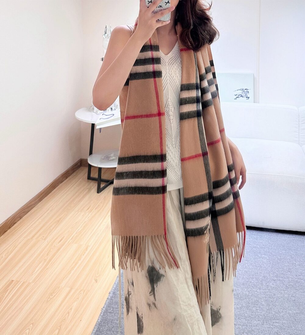 Burberry Shawl - Picture 2 of 7